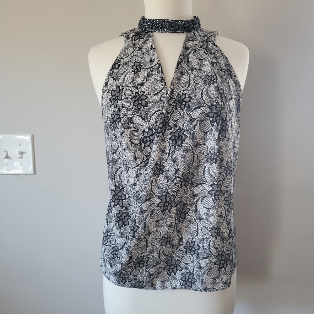 Robbi & Nikki Sleeveless Top with Sequin Collar